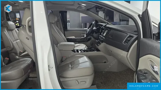 KIA CARNIVAL 9-SEATER NOBLESSE