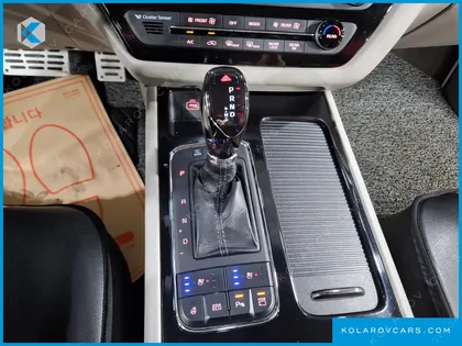 KIA CARNIVAL 9-SEATER NOBLESSE