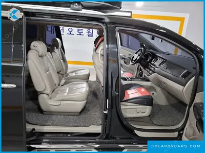 KIA CARNIVAL 9-SEATER NOBLESSE