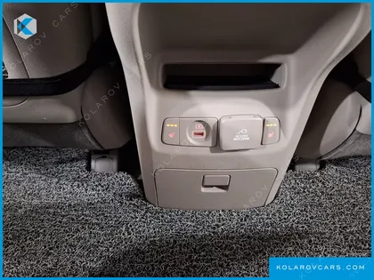 KIA CARNIVAL 9-SEATER NOBLESSE