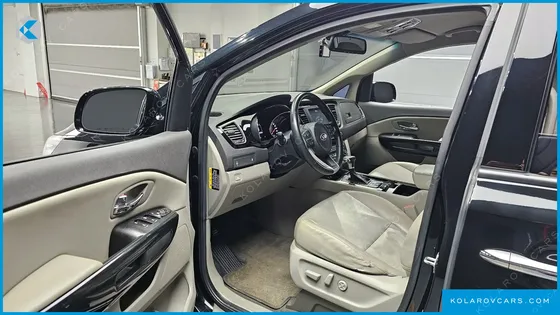 KIA CARNIVAL 9-SEATER PRESTIGE