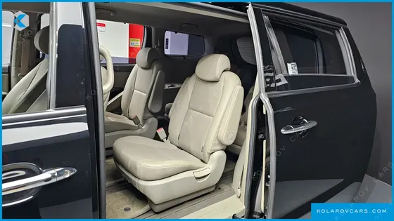 KIA CARNIVAL 9-SEATER PRESTIGE