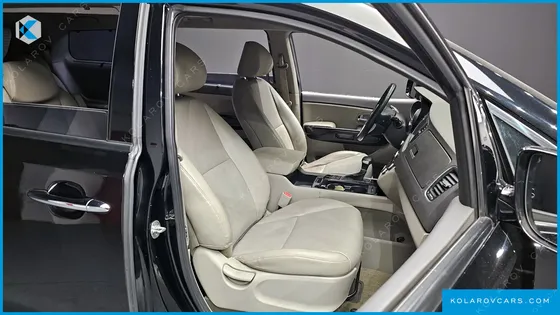KIA CARNIVAL 9-SEATER PRESTIGE