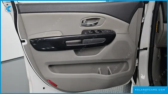KIA CARNIVAL 11-SEATER PRESTIGE