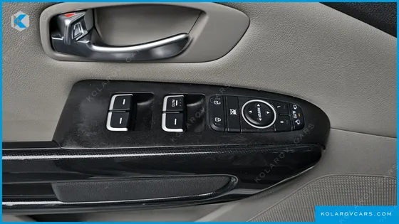 KIA CARNIVAL 11-SEATER PRESTIGE