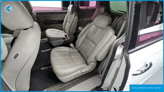 KIA CARNIVAL 9-SEATER NOBLESSE