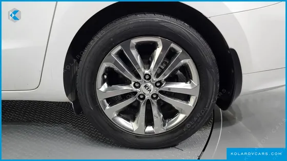 KIA CARNIVAL 9-SEATER NOBLESSE