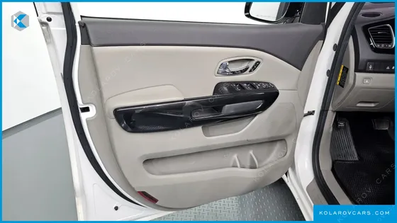 KIA CARNIVAL 9-SEATER NOBLESSE