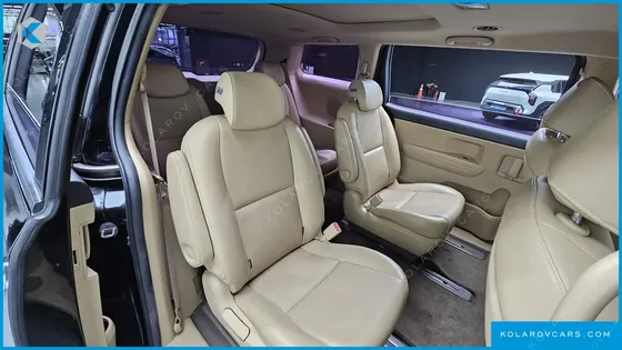 KIA CARNIVAL 9-SEATER LUXURY