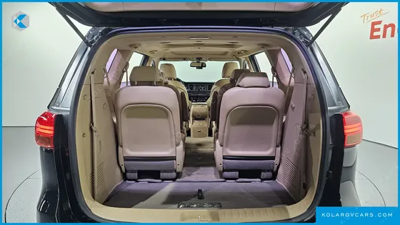 KIA CARNIVAL 9-SEATER LUXURY