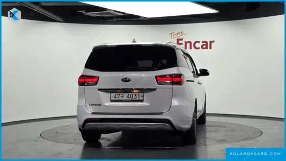 KIA CARNIVAL 9-SEATER LUXURY