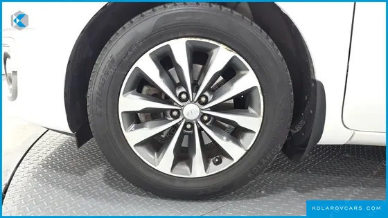 KIA CARNIVAL 9-SEATER LUXURY