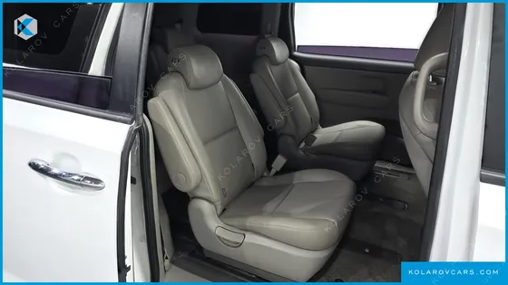 KIA CARNIVAL 9-SEATER LUXURY