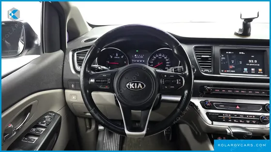 KIA CARNIVAL 9-SEATER LUXURY