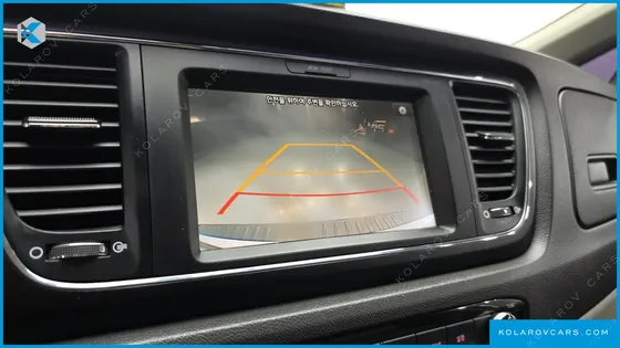 KIA CARNIVAL 9-SEATER LUXURY