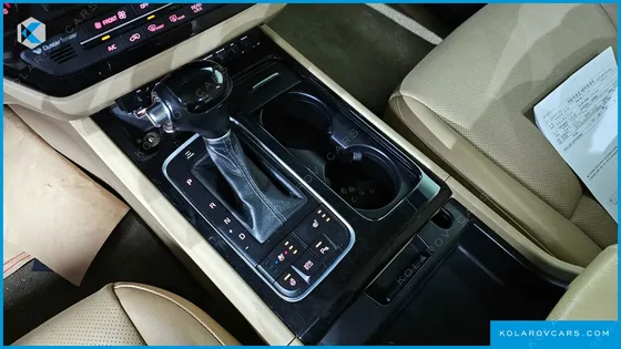 KIA CARNIVAL 9-SEATER PRESTIGE
