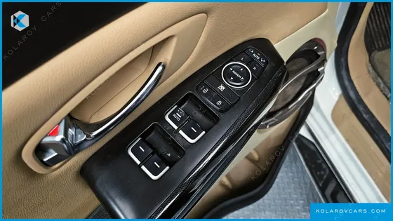 KIA CARNIVAL 9-SEATER PRESTIGE