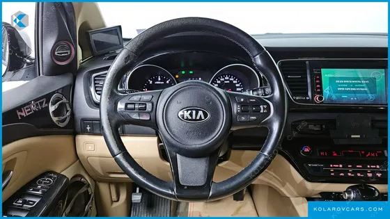 KIA CARNIVAL 9-SEATER PRESTIGE