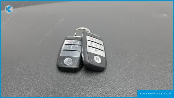KIA CARNIVAL 9-SEATER PRESTIGE