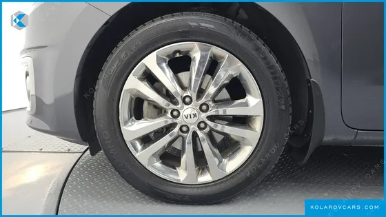 KIA CARNIVAL 9-SEATER PRESTIGE