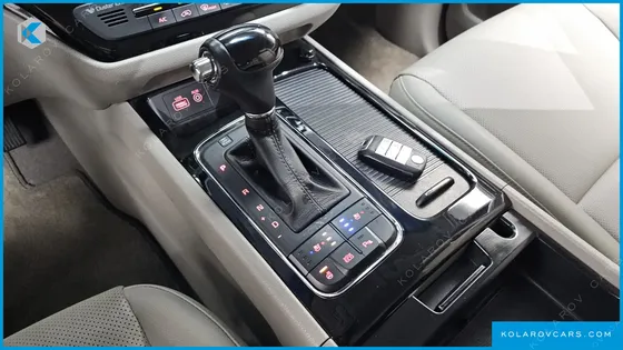 KIA CARNIVAL 9-SEATER PRESTIGE