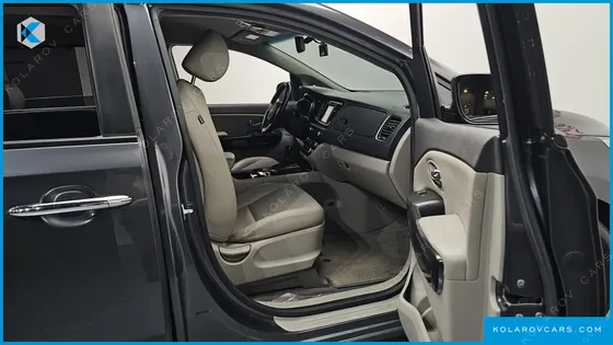 KIA CARNIVAL 9-SEATER PRESTIGE
