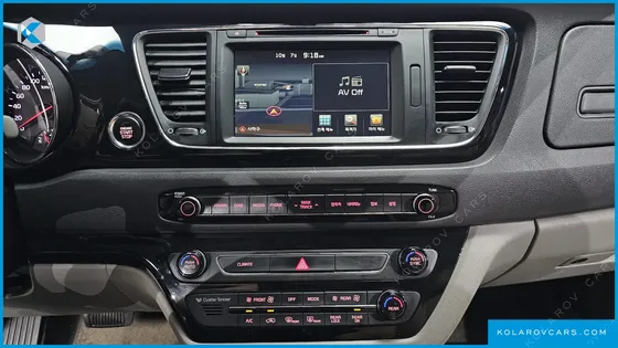 KIA CARNIVAL 9-SEATER PRESTIGE