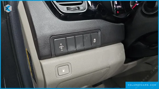 KIA CARNIVAL 9-SEATER PRESTIGE