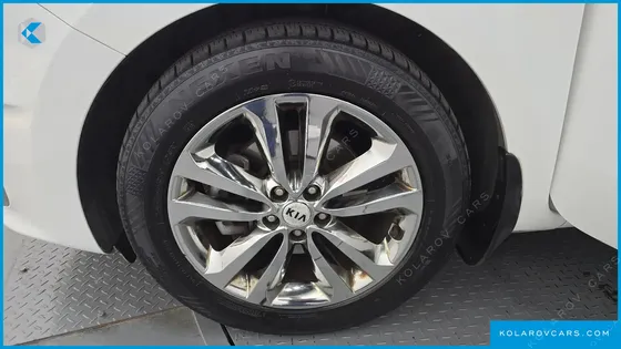 KIA CARNIVAL 9-SEATER NOBLESSE