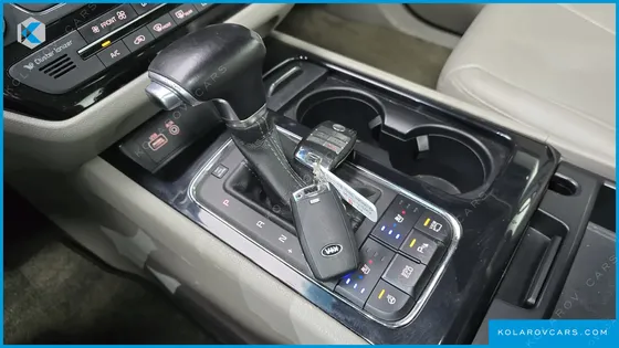 KIA CARNIVAL 9-SEATER NOBLESSE
