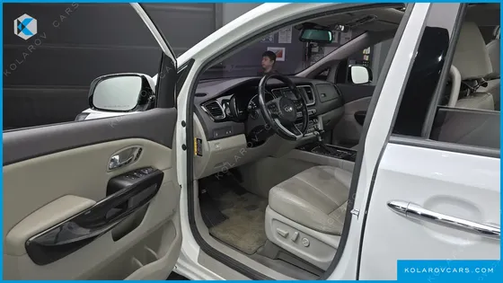 KIA CARNIVAL 9-SEATER NOBLESSE