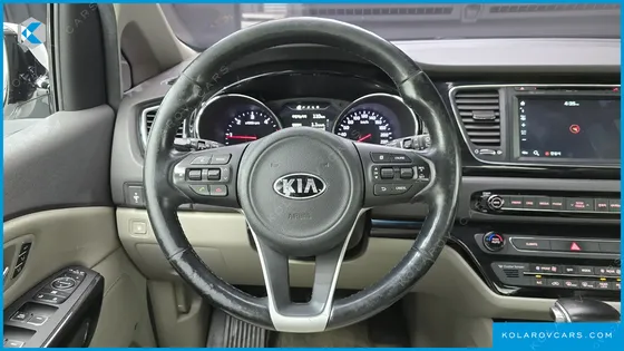 KIA CARNIVAL 9-SEATER NOBLESSE