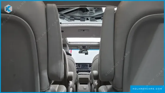 KIA CARNIVAL 9-SEATER NOBLESSE