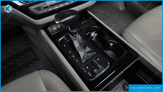 KIA CARNIVAL 9-SEATER PRESTIGE
