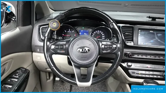KIA CARNIVAL 9-SEATER PRESTIGE
