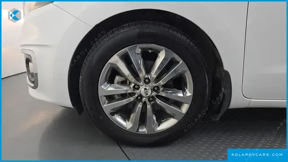 KIA CARNIVAL 9-SEATER NOBLESSE