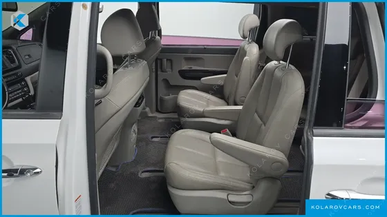 KIA CARNIVAL 9-SEATER NOBLESSE