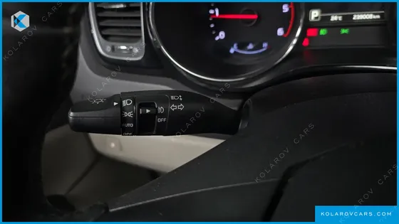 KIA CARNIVAL 9-SEATER NOBLESSE