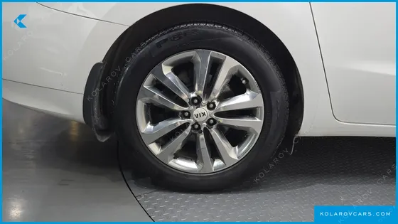 KIA CARNIVAL 9-SEATER NOBLESSE