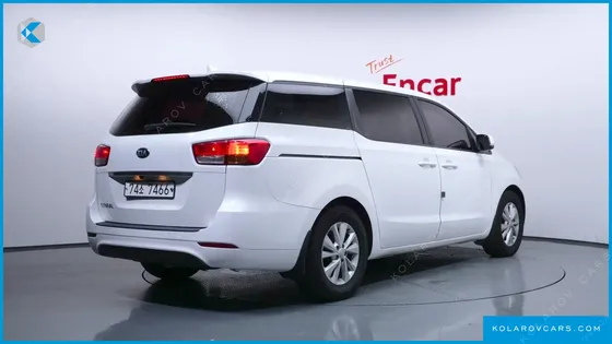 KIA CARNIVAL 11-SEATER DELUXE