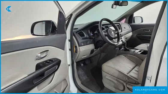 KIA CARNIVAL 11-SEATER DELUXE
