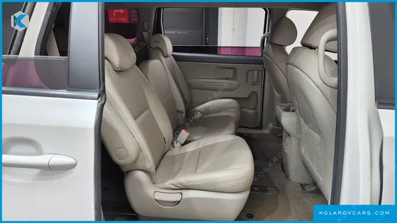 KIA CARNIVAL 11-SEATER DELUXE