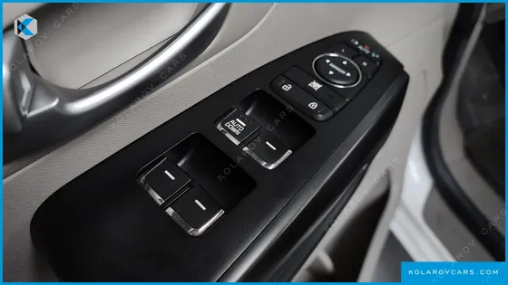 KIA CARNIVAL 11-SEATER DELUXE