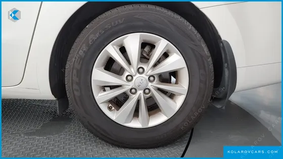 KIA CARNIVAL 11-SEATER DELUXE