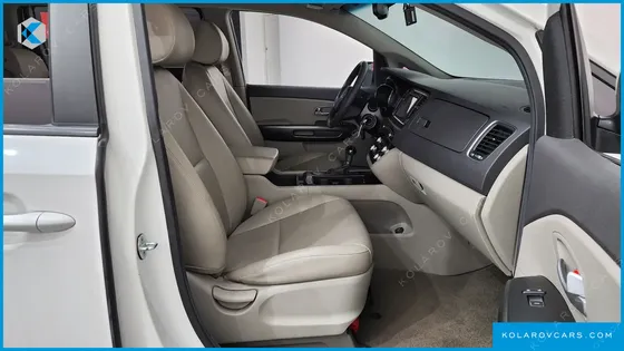 KIA CARNIVAL 11-SEATER DELUXE