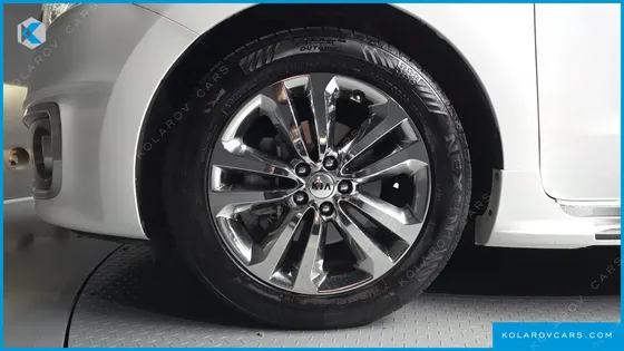 KIA CARNIVAL 9-SEATER NOBLESSE