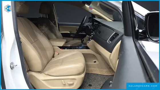 KIA CARNIVAL 9-SEATER NOBLESSE