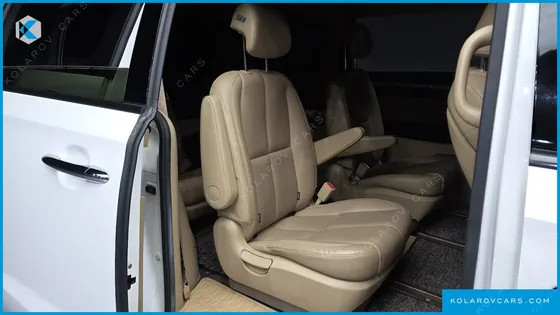 KIA CARNIVAL 9-SEATER NOBLESSE