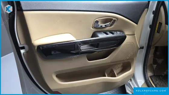 KIA CARNIVAL 9-SEATER NOBLESSE
