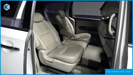 KIA CARNIVAL 9-SEATER PRESTIGE
